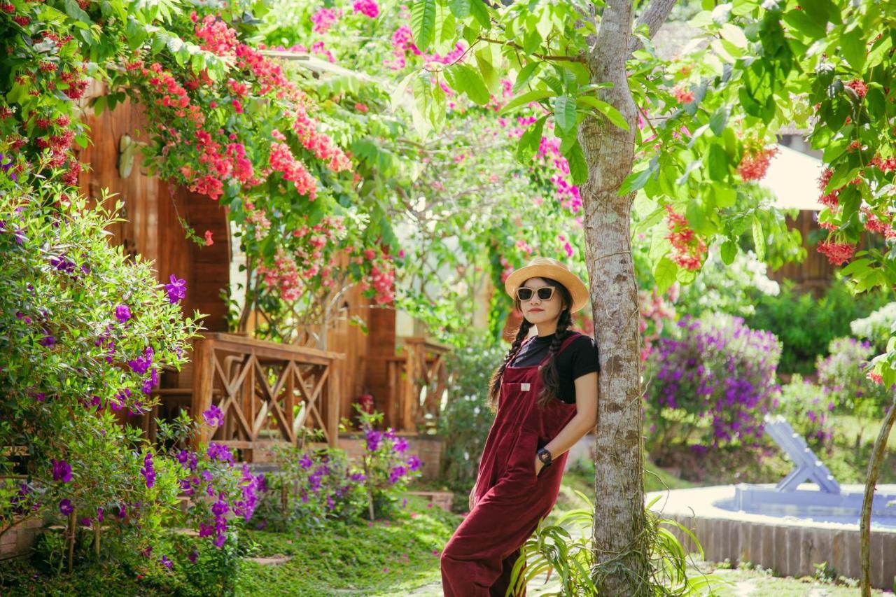 Phu Quoc Valley Sen Bungalow Exterior photo