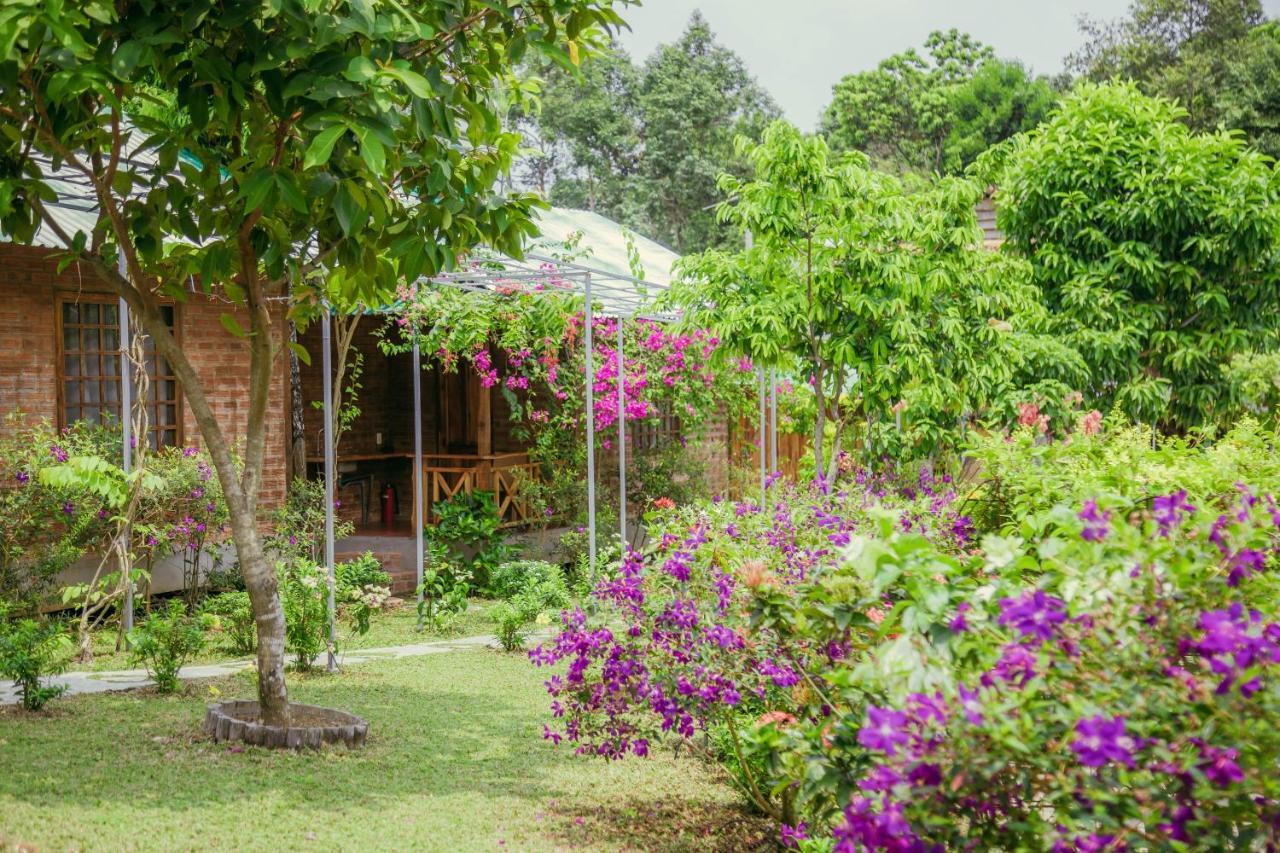Phu Quoc Valley Sen Bungalow Exterior photo