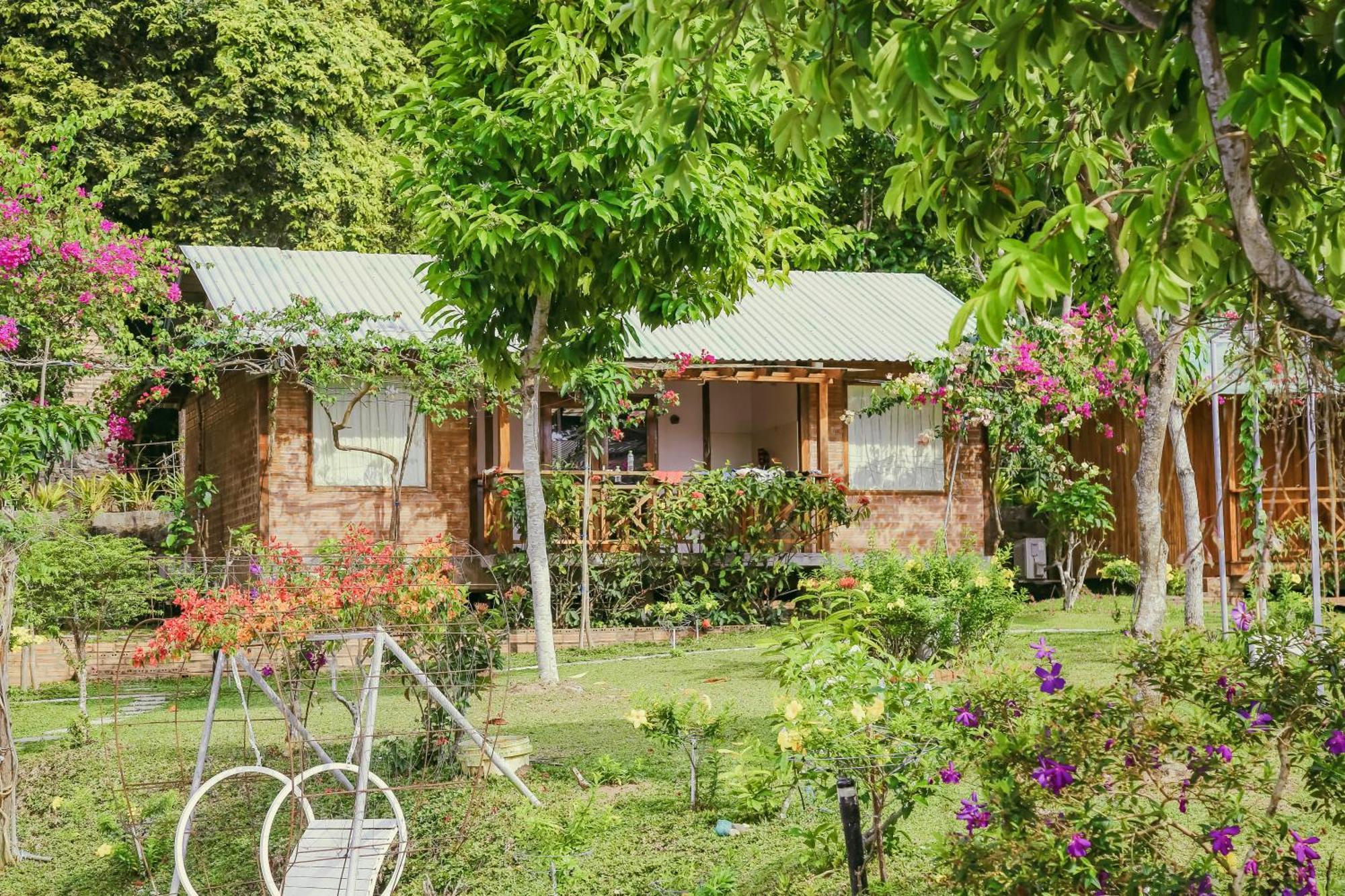 Phu Quoc Valley Sen Bungalow Room photo