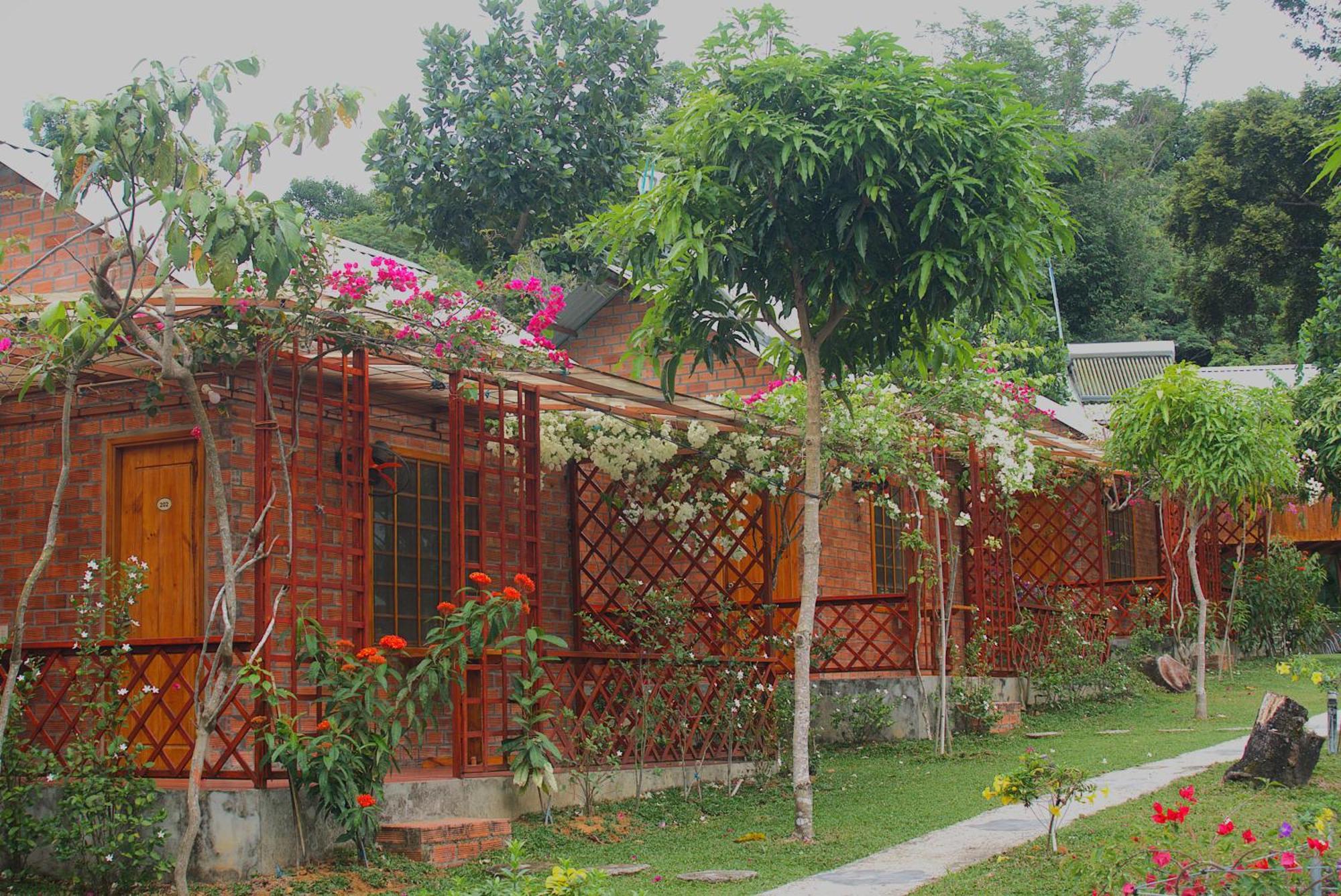 Phu Quoc Valley Sen Bungalow Exterior photo
